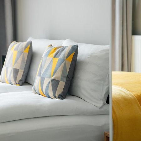 Esencja Apartments With Free Parking Garbary 104 By Noclegi Renters พอซนาน ภายนอก รูปภาพ