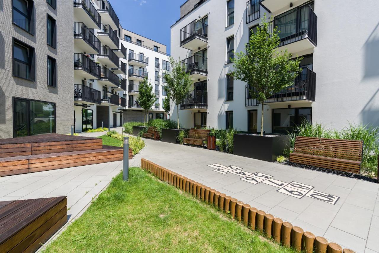 Esencja Apartments With Free Parking Garbary 104 By Noclegi Renters พอซนาน ภายนอก รูปภาพ