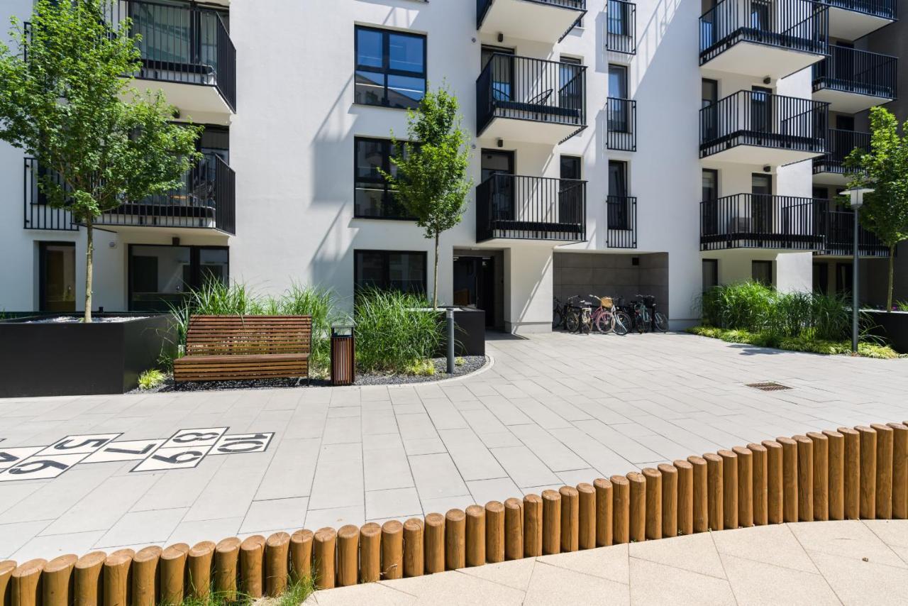 Esencja Apartments With Free Parking Garbary 104 By Noclegi Renters พอซนาน ภายนอก รูปภาพ