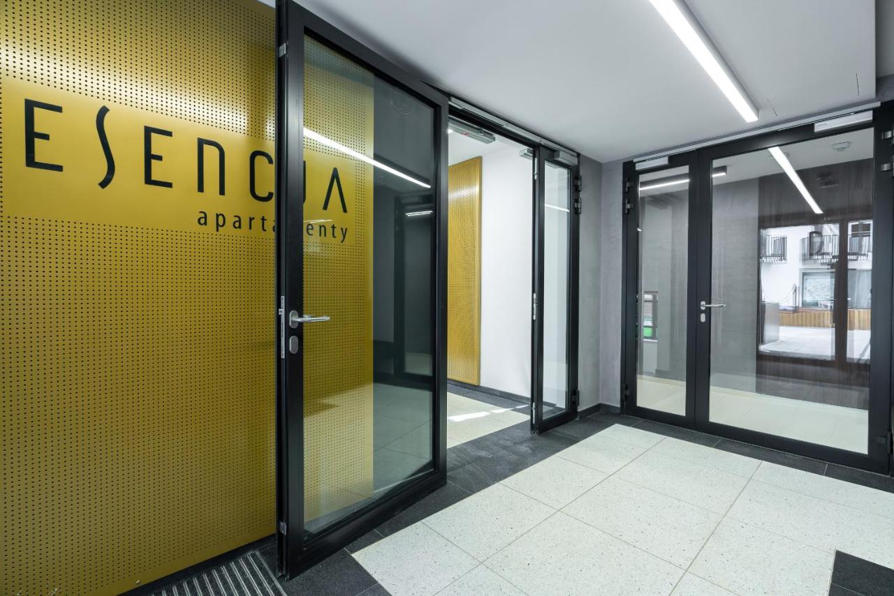 Esencja Apartments With Free Parking Garbary 104 By Noclegi Renters พอซนาน ภายนอก รูปภาพ