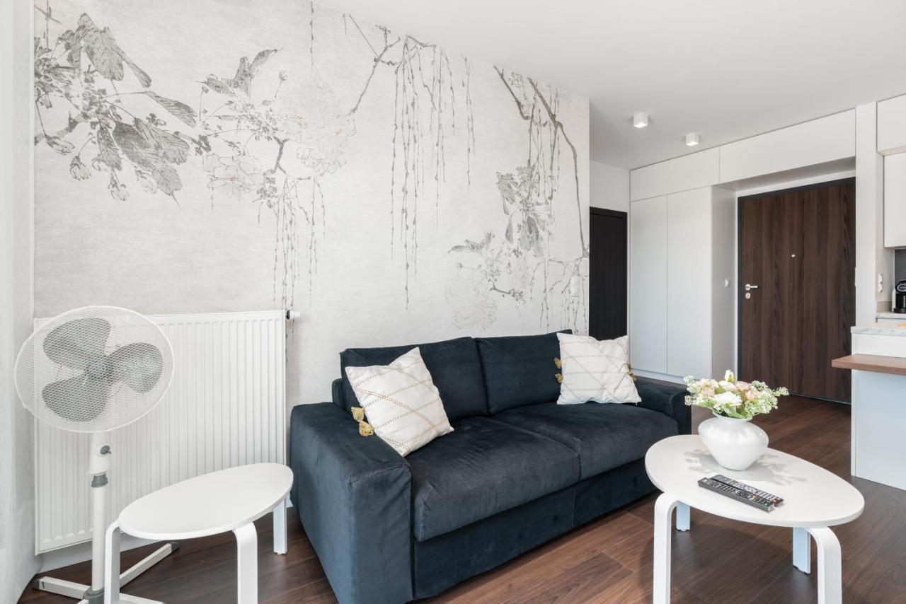 Esencja Apartments With Free Parking Garbary 104 By Noclegi Renters พอซนาน ภายนอก รูปภาพ
