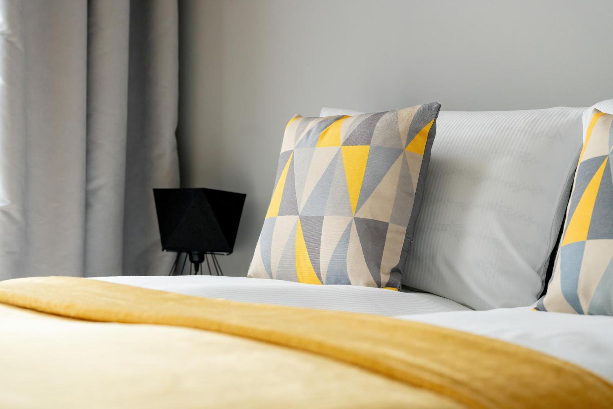 Esencja Apartments With Free Parking Garbary 104 By Noclegi Renters พอซนาน ภายนอก รูปภาพ
