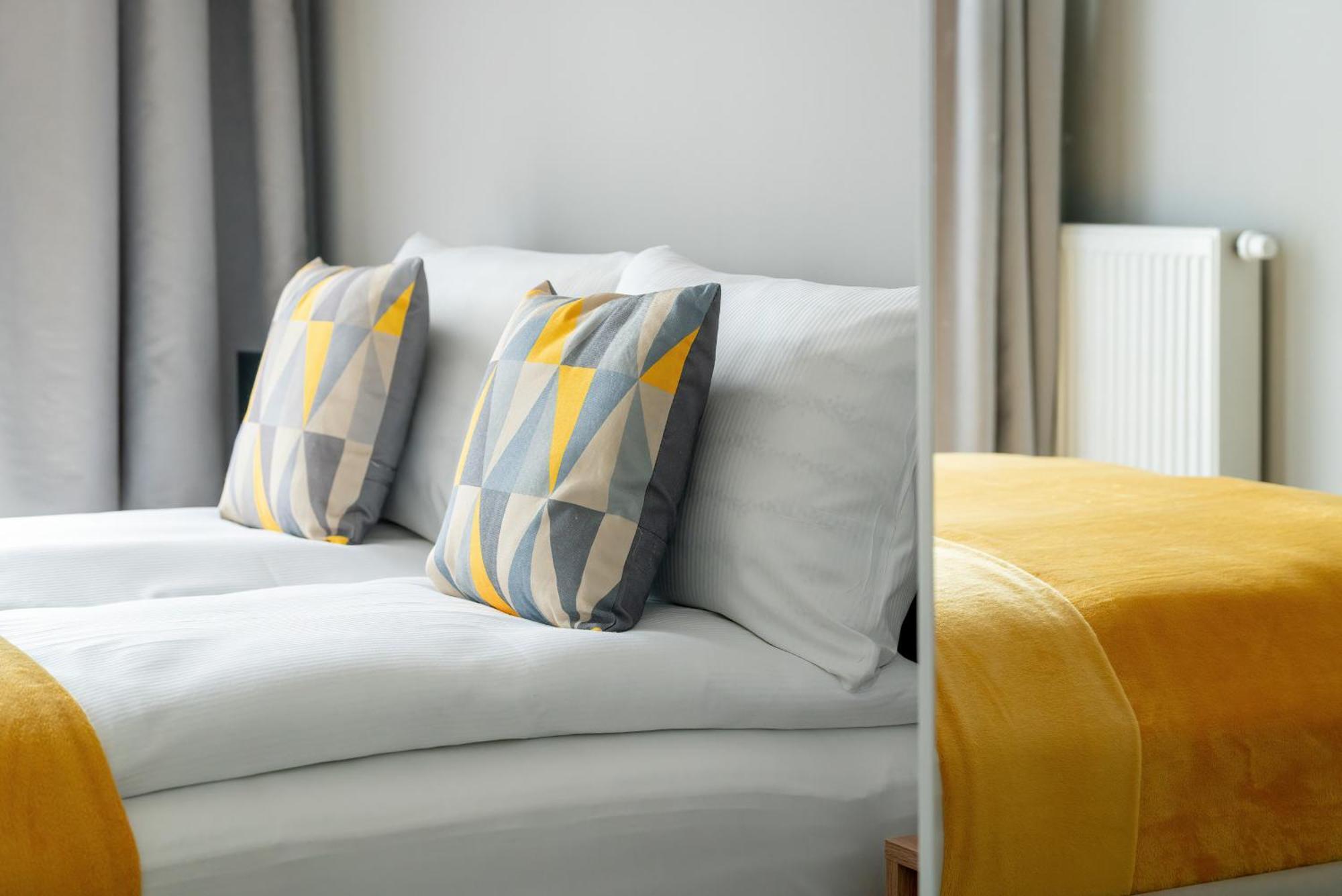 Esencja Apartments With Free Parking Garbary 104 By Noclegi Renters พอซนาน ภายนอก รูปภาพ