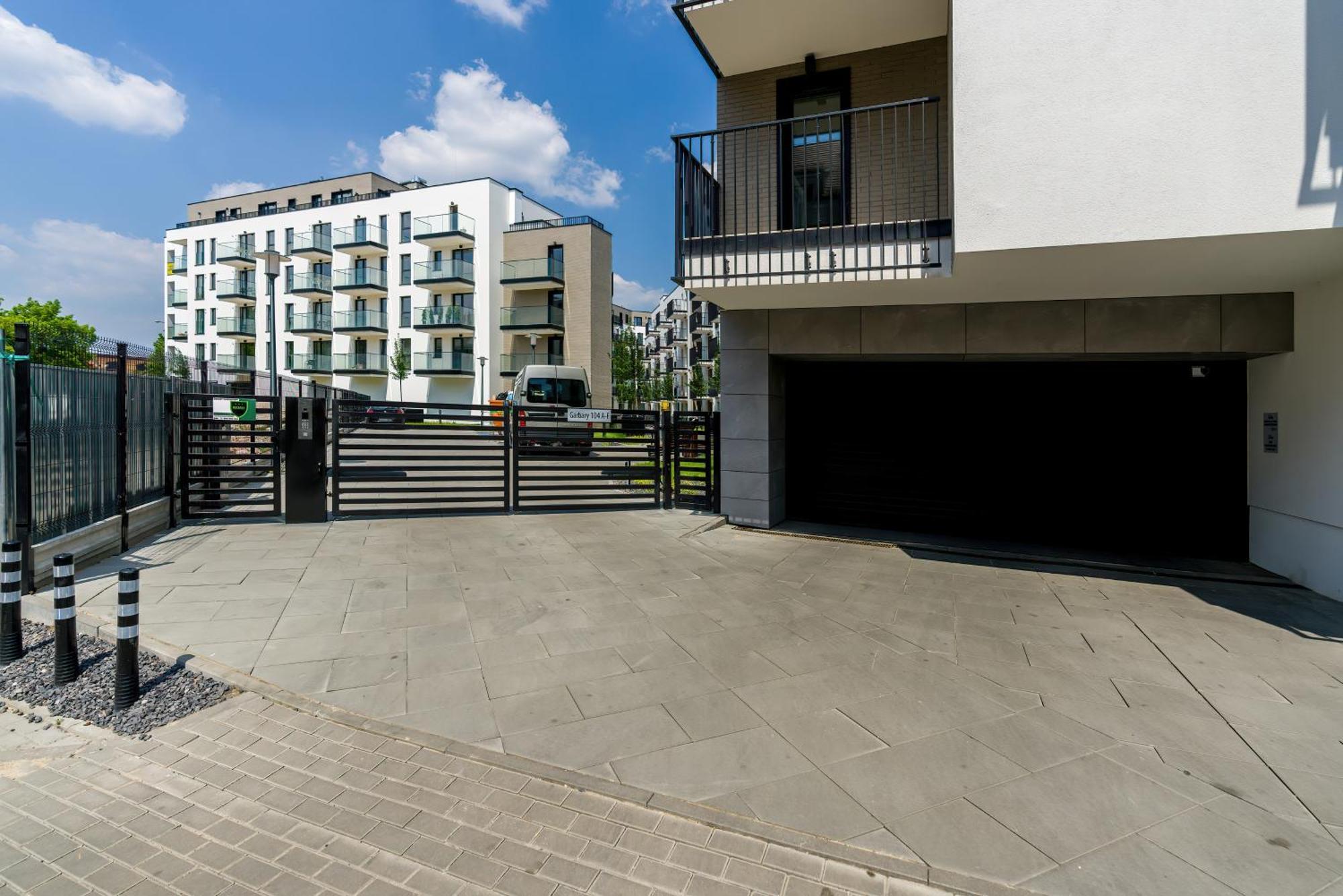 Esencja Apartments With Free Parking Garbary 104 By Noclegi Renters พอซนาน ภายนอก รูปภาพ