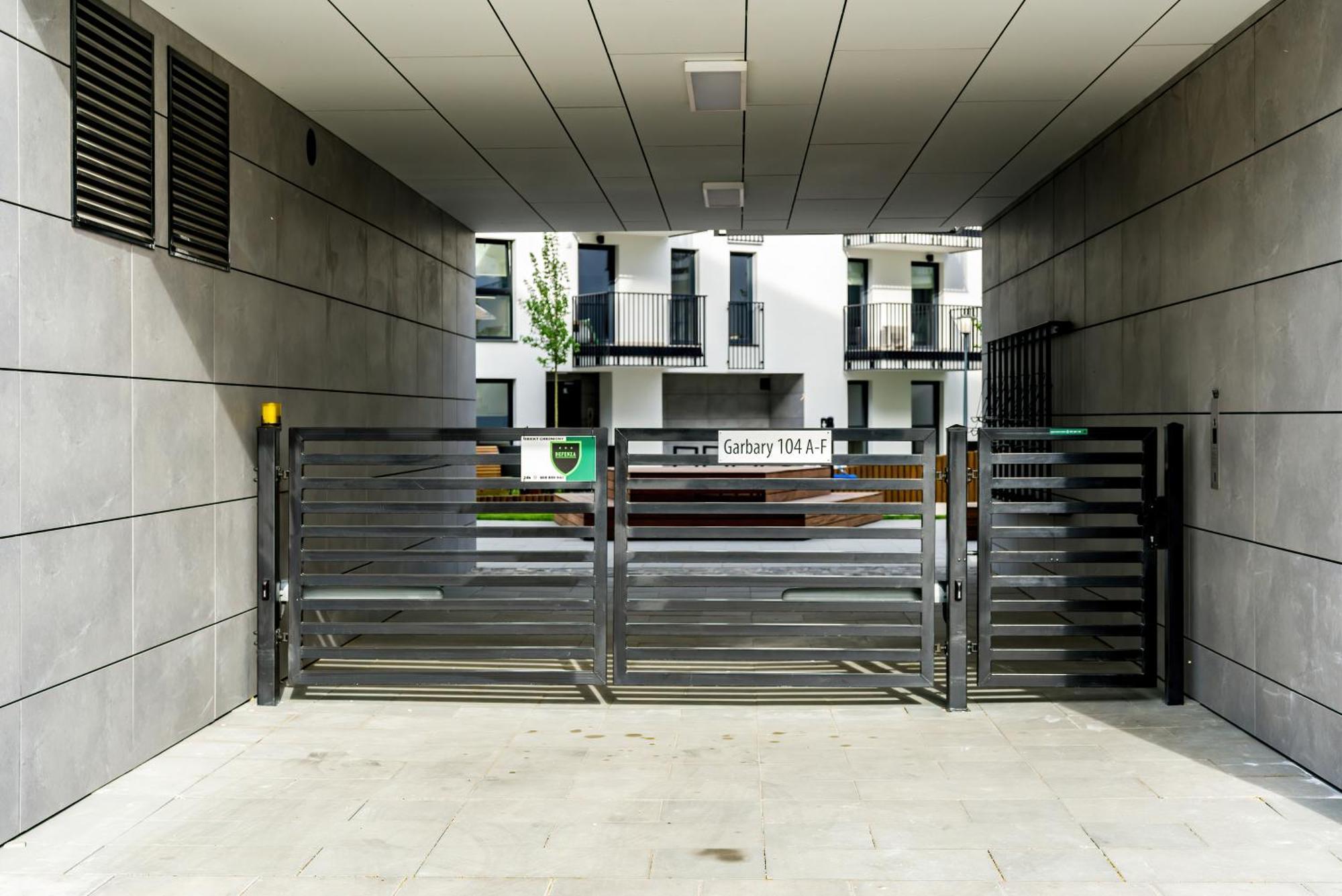 Esencja Apartments With Free Parking Garbary 104 By Noclegi Renters พอซนาน ภายนอก รูปภาพ