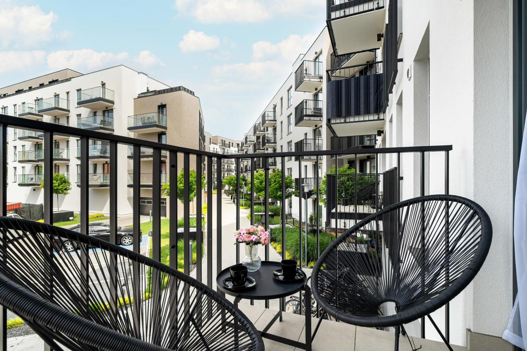 Esencja Apartments With Free Parking Garbary 104 By Noclegi Renters พอซนาน ภายนอก รูปภาพ