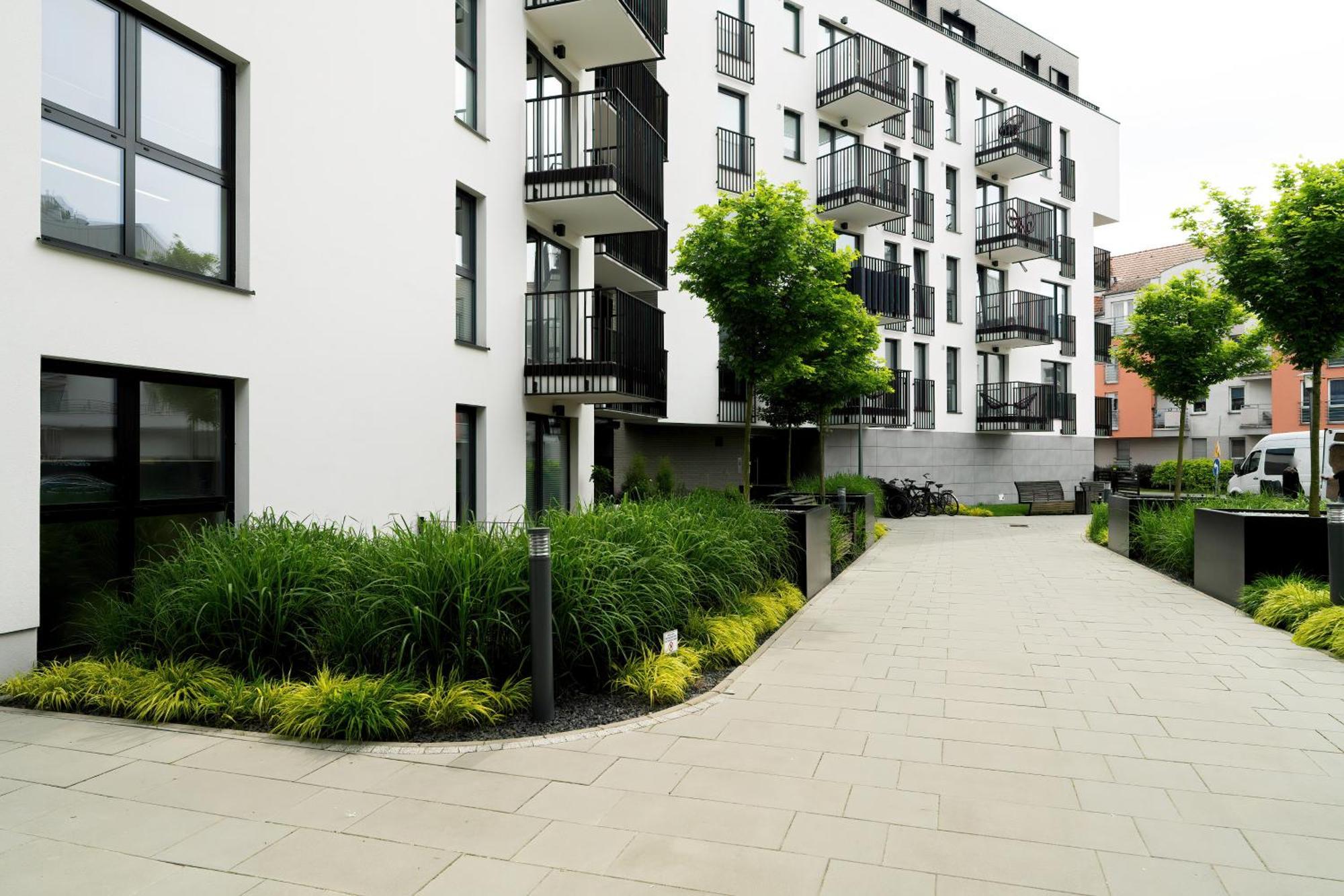 Esencja Apartments With Free Parking Garbary 104 By Noclegi Renters พอซนาน ภายนอก รูปภาพ